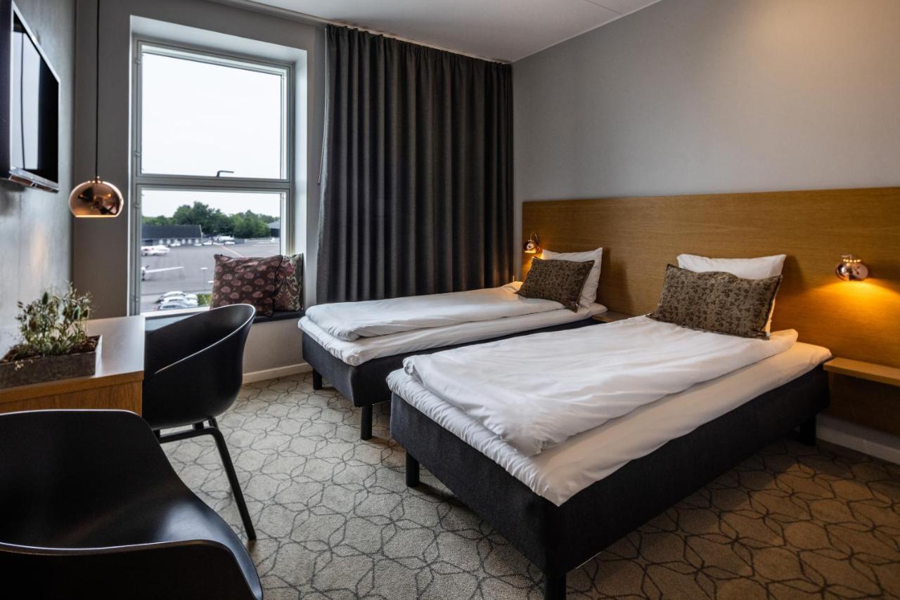 Twin Room,1386644600:JPEG